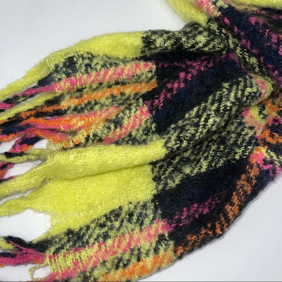 NEW Nordstrom Knit Green Plaid Scarf With Fringe - Picture 3 of 15